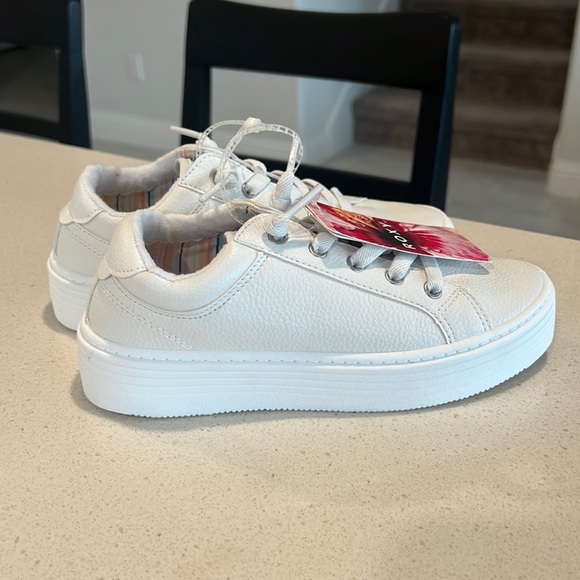 Roxy Other - Roxy Girl’s Sheilahh Slip on Sneakers - Girls 3